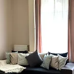 Fashion Street Spacious 2 Bedroom Apartament