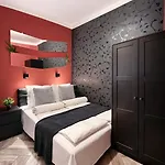Fashion Street Spacious 2 Bedroom