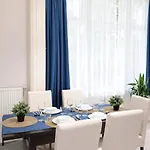 Fashion Street Spacious 2 Bedroom Apartament *