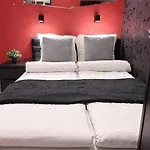 Fashion Street Spacious 2 Bedroom Apartament