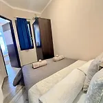 Fashion Street Spacious 2 Bedroom Apartament