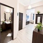 Fashion Street Spacious 2 Bedroom Apartament *