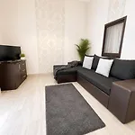 Fashion Street Spacious 2 Bedroom Apartament *