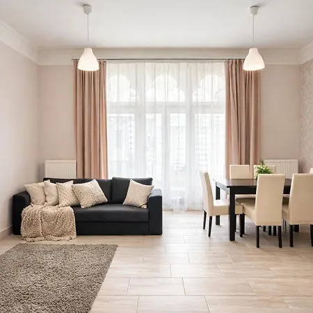 2 Bedroom Center Apartmán *