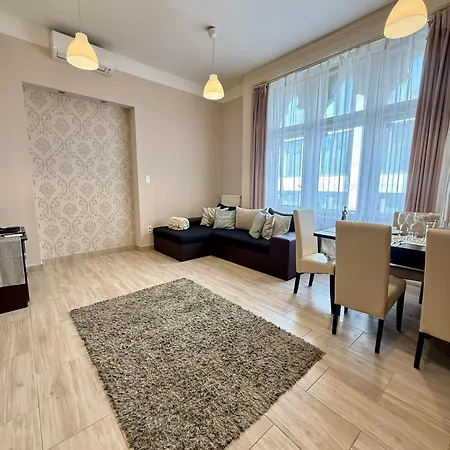Fashion Street Spacious 2 Bedroom Apartman *