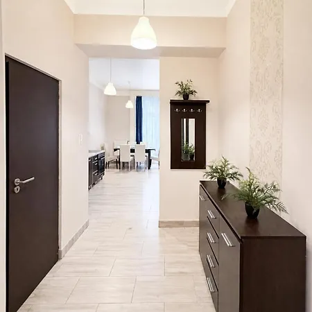 2 Bedroom Center *
