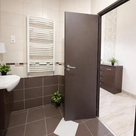 2 Bedroom Center *