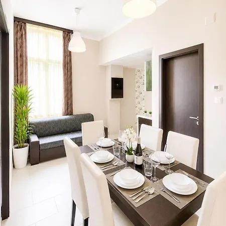 2 Bedroom Center