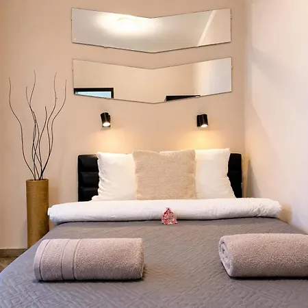 2 Bedroom Center *