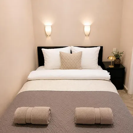2 Bedroom Center *