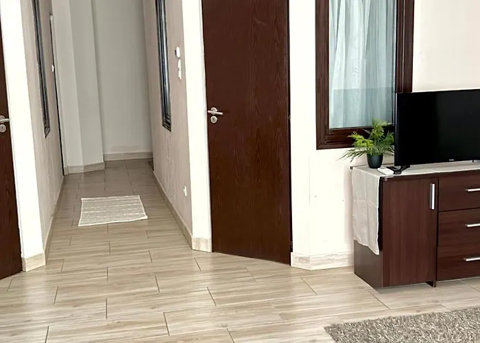 Fashion Street Spacious 2 Bedroom Apartament
