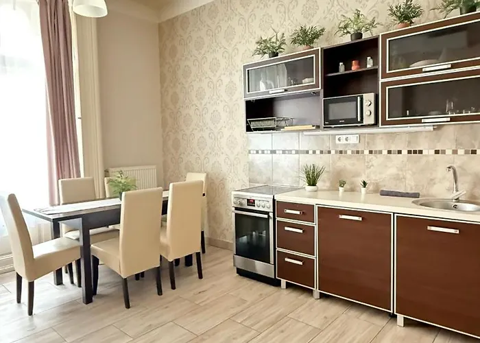 Fashion Street Spacious 2 Bedroom Apartament