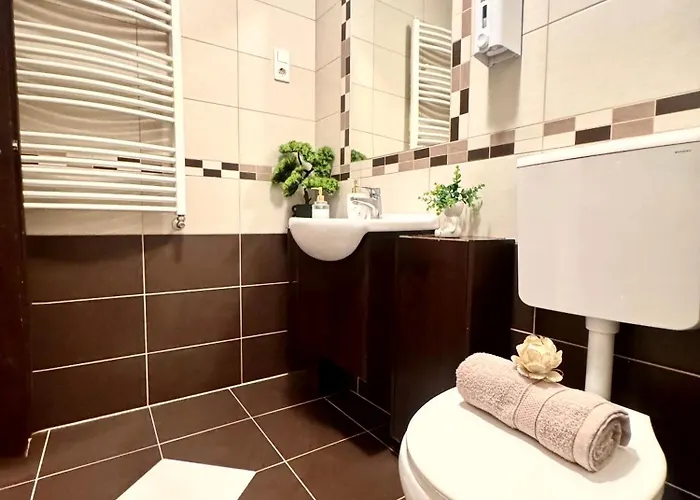 Fashion Street Spacious 2 Bedroom Apartament