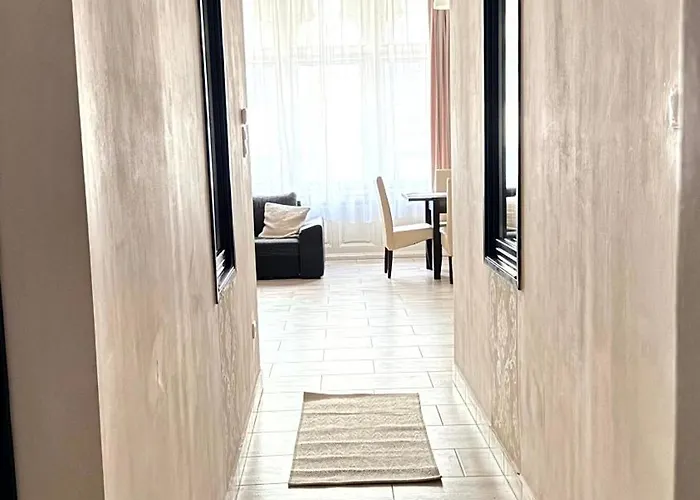 Fashion Street Spacious 2 Bedroom Apartament *