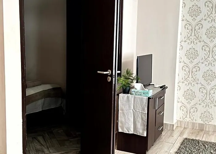 Fashion Street Spacious 2 Bedroom