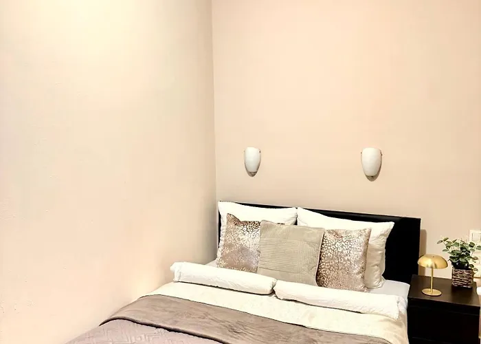 Fashion Street Spacious 2 Bedroom Apartament *