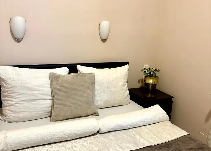 Fashion Street Spacious 2 Bedroom Apartament