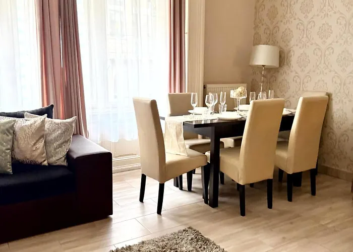 Fashion Street Spacious 2 Bedroom Apartament *