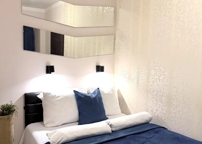 Fashion Street Spacious 2 Bedroom