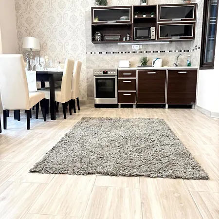 2 Bedroom Center *